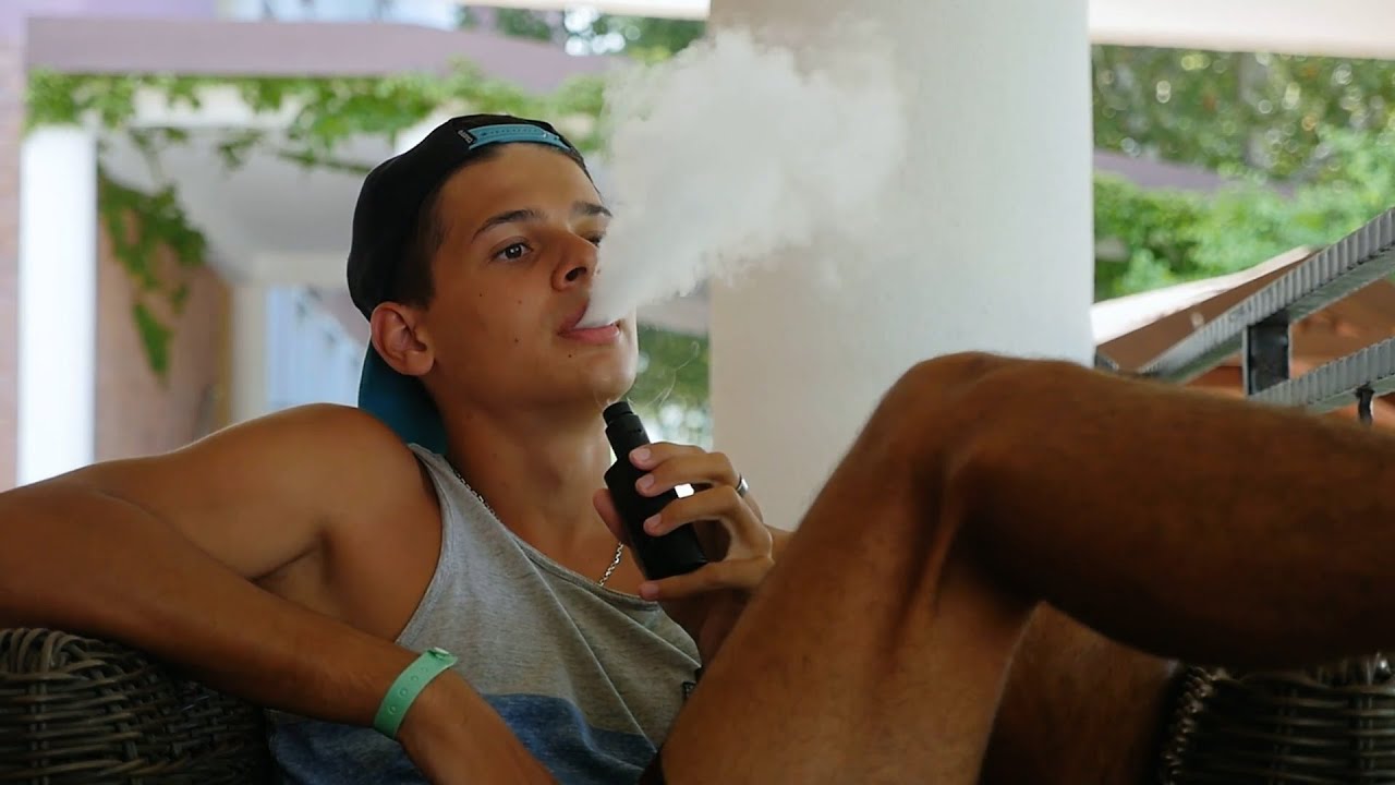 Vapotage va devenir plus cher en France. Voici pourquoi